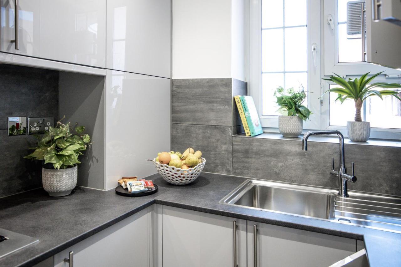 Cosy 4-Bedroom Apartment Next To Borough Лондон Экстерьер фото